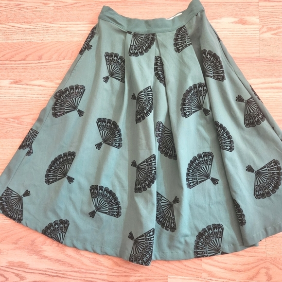 EUC Bettie Page by Tatyana Velvet Green Skirt, Size M - Picture 2 of 9